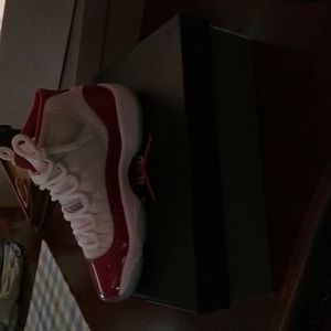 Air Jordan 11 Retro (GS) Cherry Rec size 6y
